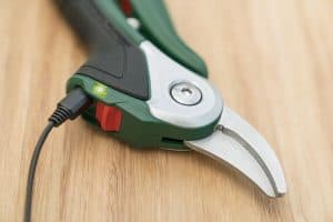 secateur-electrique-bosch sécateur électrique bosch