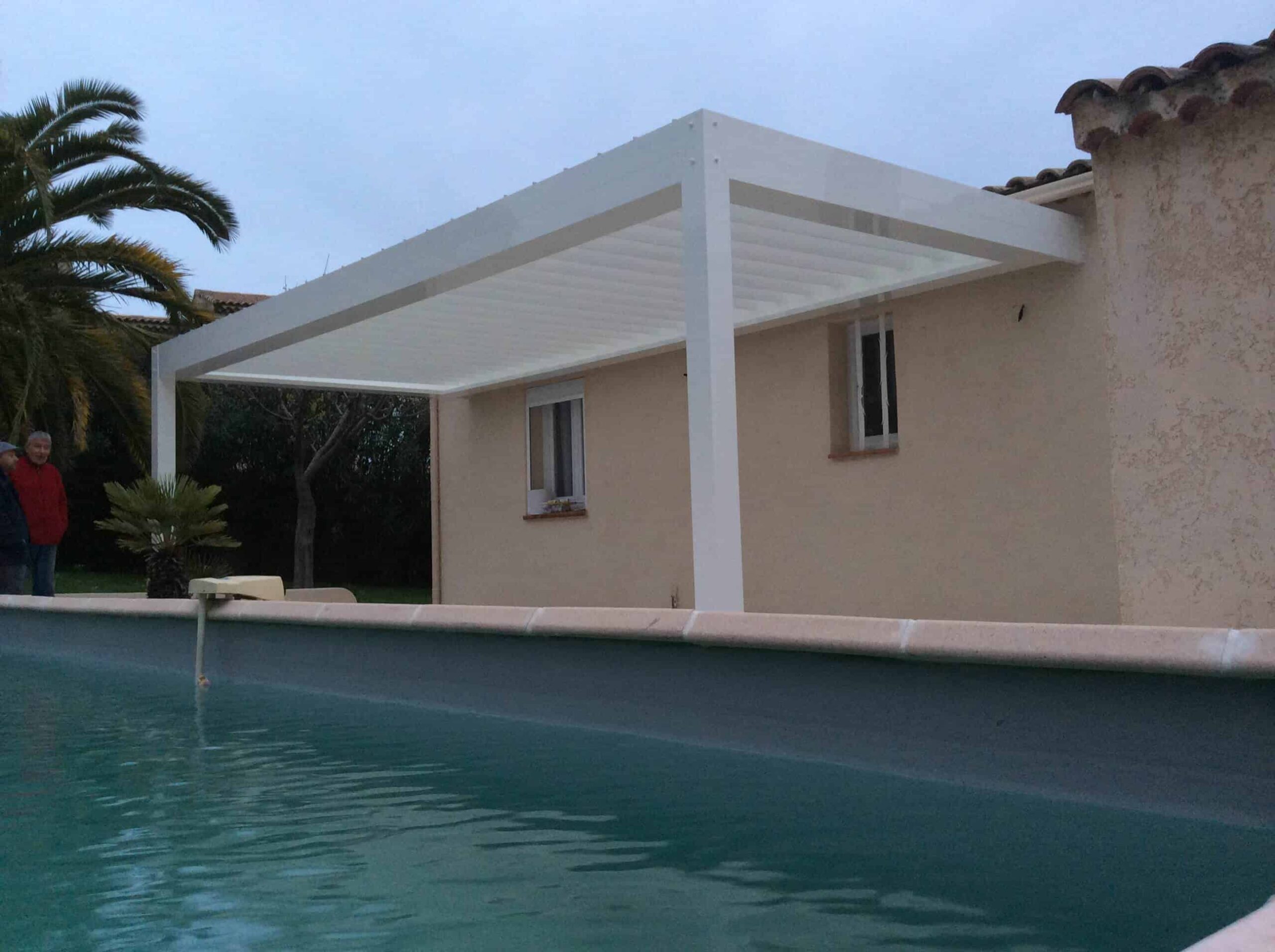 pergola bioclimatique piscine