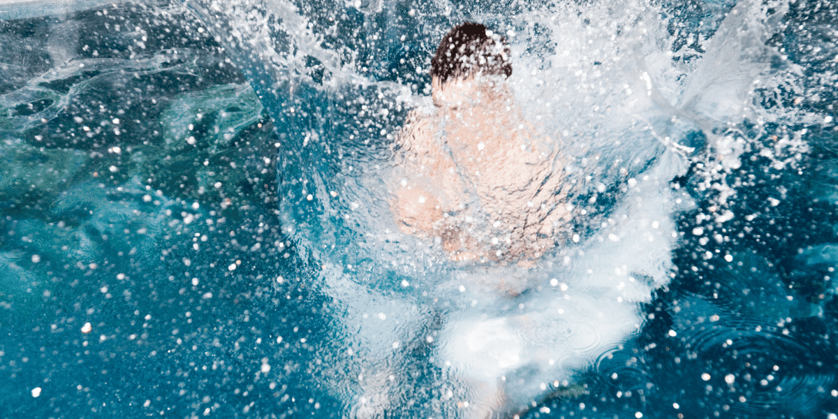 Alerte orages en France ne vous baignez pas dans votre piscine sous l — free download