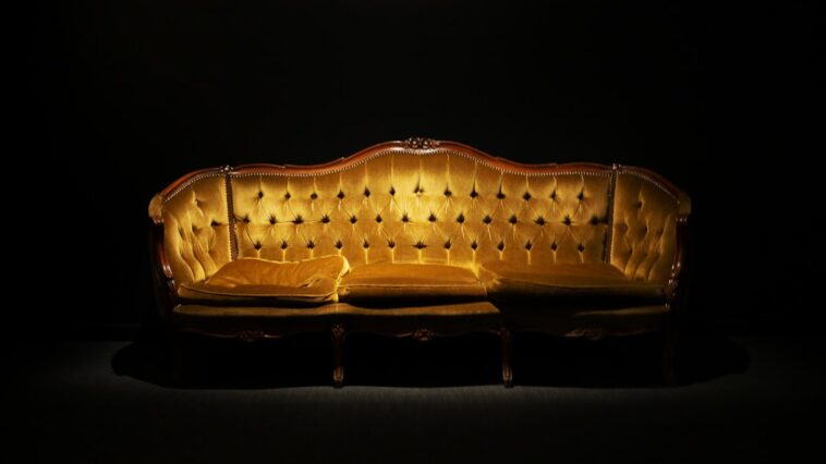 découvrez notre élégant canapé jaune, un mobilier qui ajoute une touche de couleur et de modernité à votre intérieur. confortable et stylé, il est idéal pour créer un espace chaleureux et accueillant.